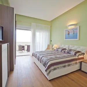https://villas-almar.primorje-gorskikotar.com