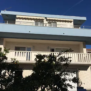 https://apartmani-mane.hotels-in-trogir.com