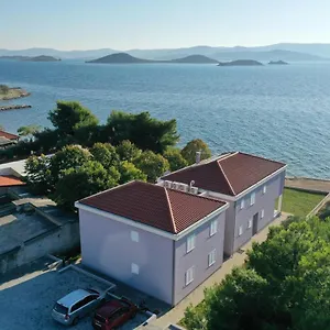 https://lavanda-apartments.hotelinzadar.com